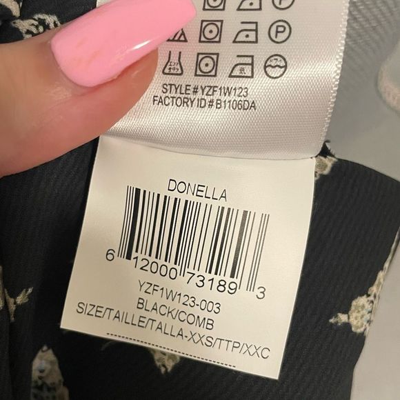 BCBG Donella Black Abstract Long Sleeve Black Blouse Women’s Size XXS - Picture 6 of 6